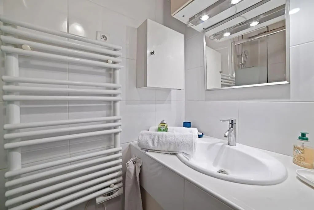 Artistic Apartment In Paris 12 France