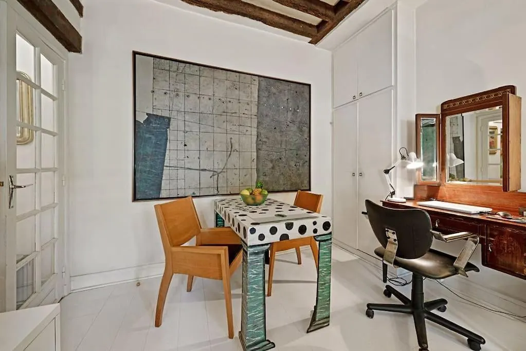 Artistic Apartment In Paris 12