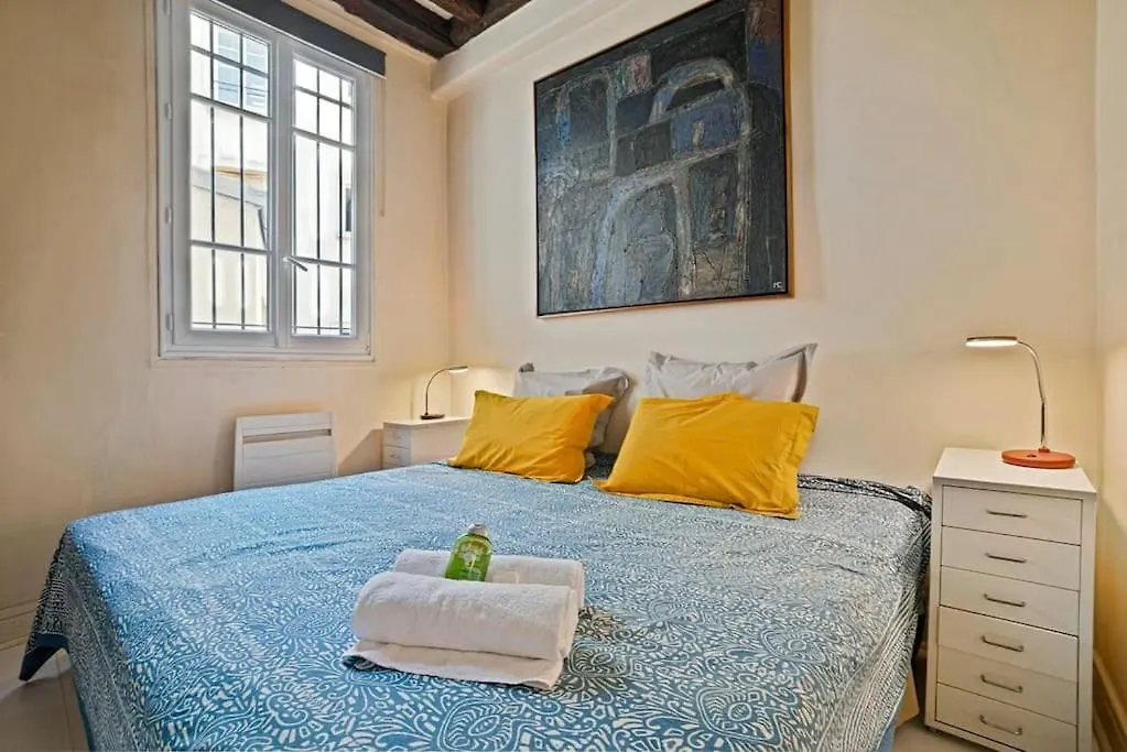 Artistic Apartment In Paris 12